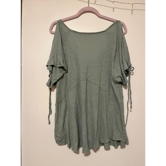 Green Free People babydoll top with cold shoulder that ties. - Picture 2 of 2